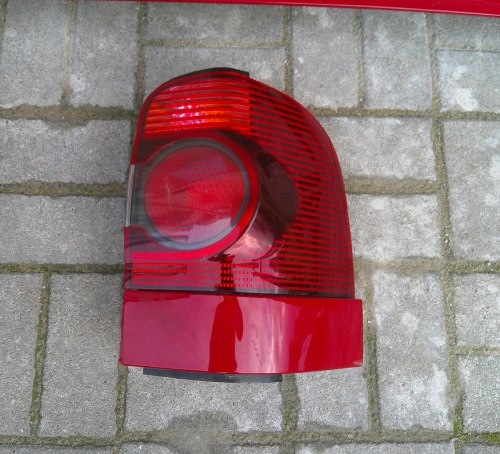 VW SHARAN I LIFT 04-10 PRAWA TYLNA LAMPA CIEMNA ORYGINAŁ